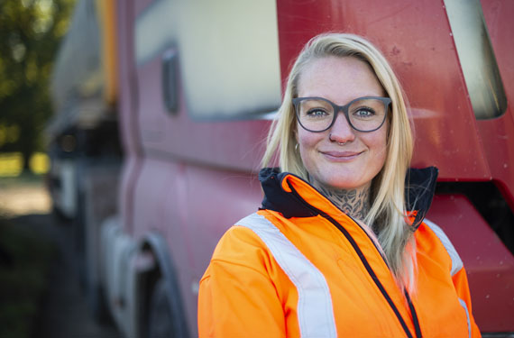 Frida på JRAB transporterar biogödsel